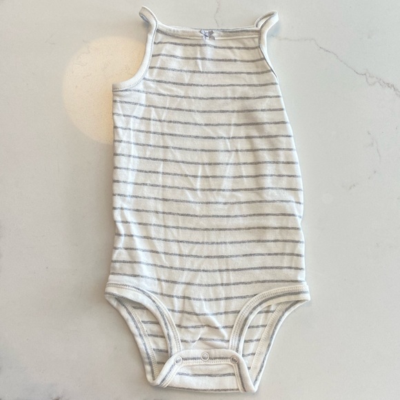 5 Carter’s sleeveless bodysuits / onesies - Picture 4 of 7